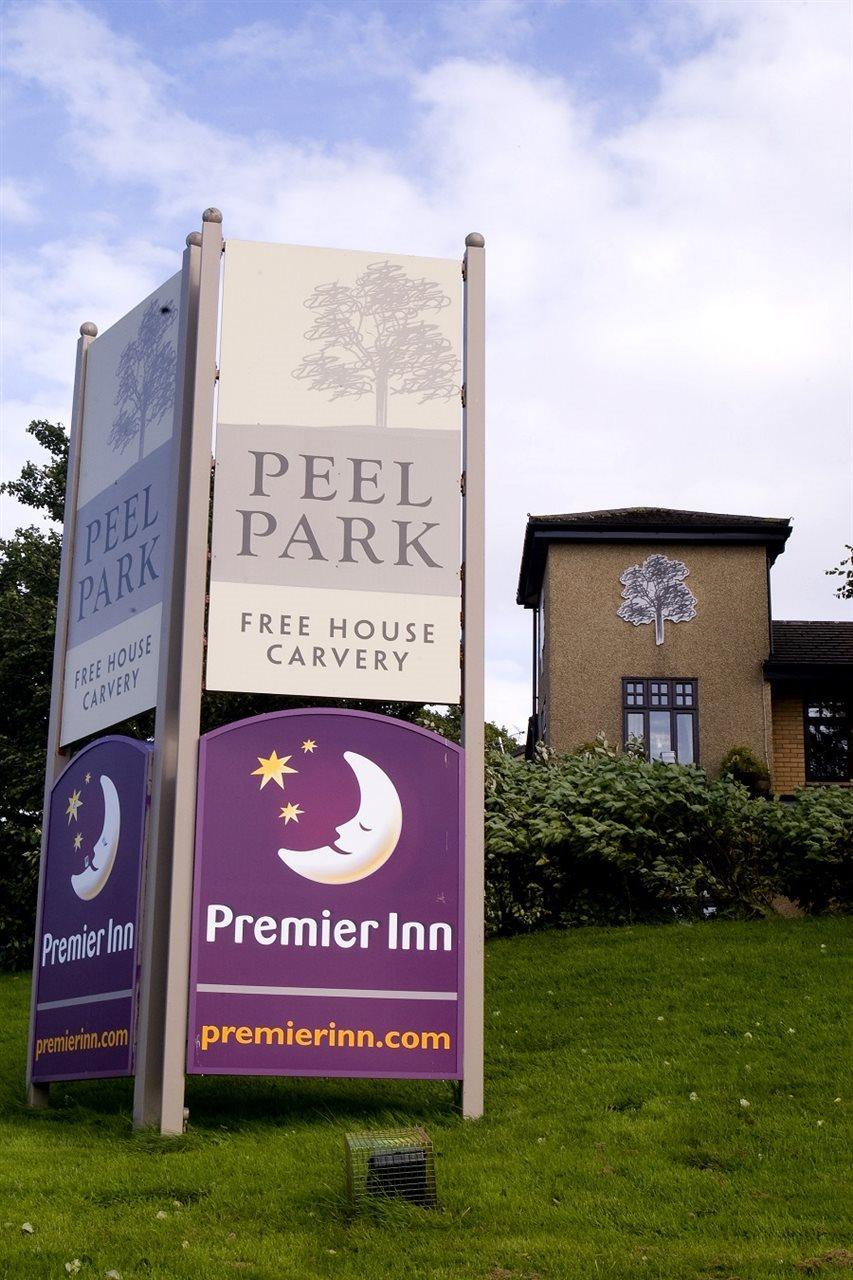 Premier Inn Glasgow East Kilbride - Peel Park Buitenkant foto