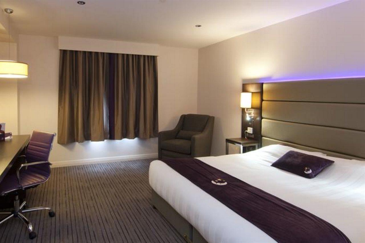 Premier Inn Glasgow East Kilbride - Peel Park Buitenkant foto