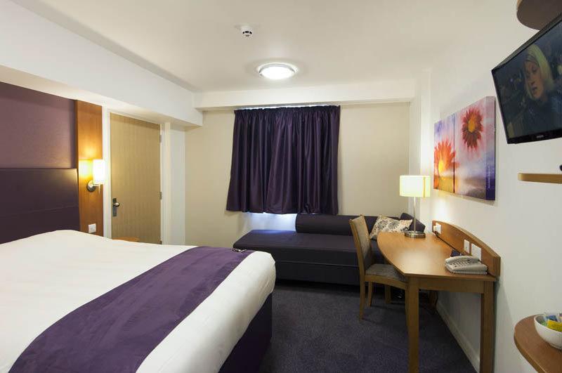 Premier Inn Glasgow East Kilbride - Peel Park Buitenkant foto